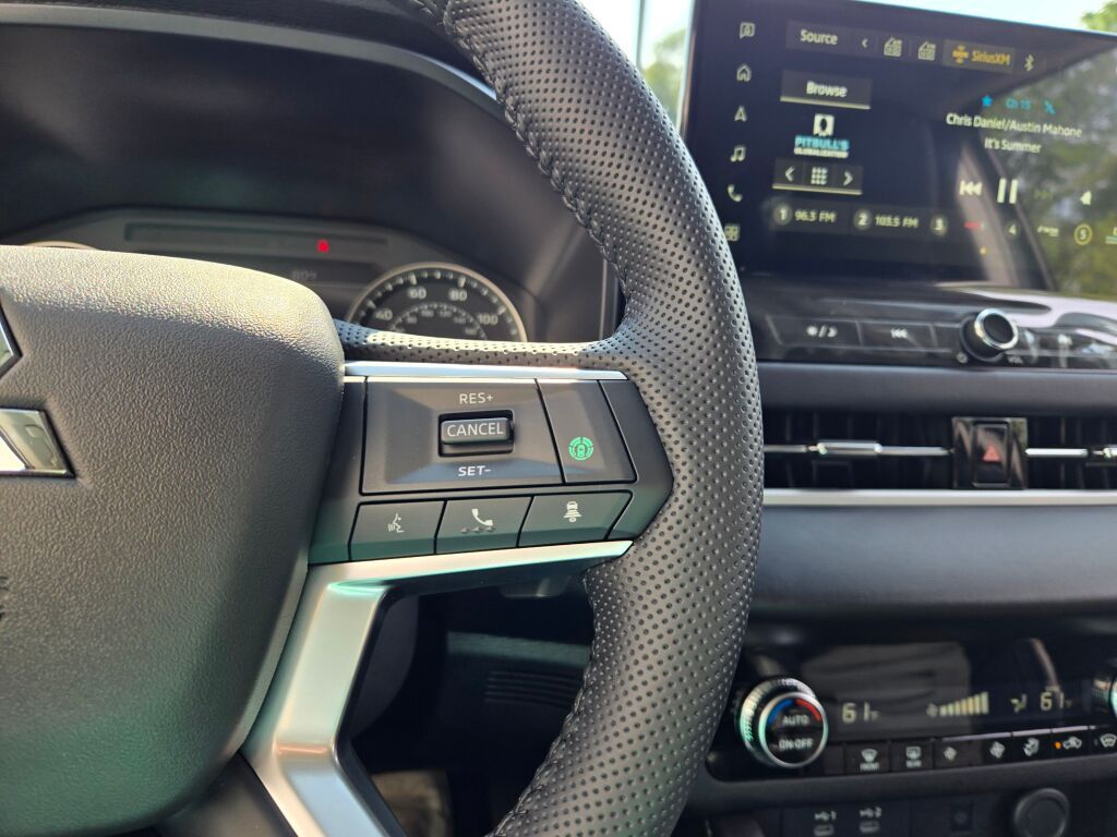 2025 Mitsubishi Outlander SE photo 28