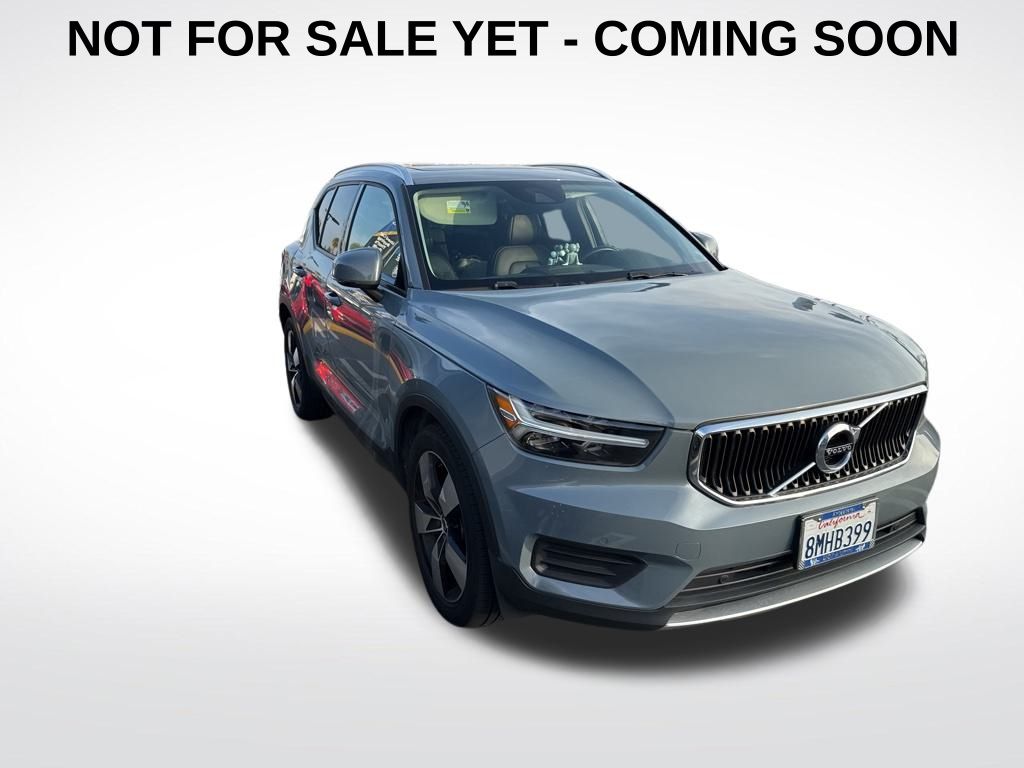 2020 Volvo XC40 Momentum's photo