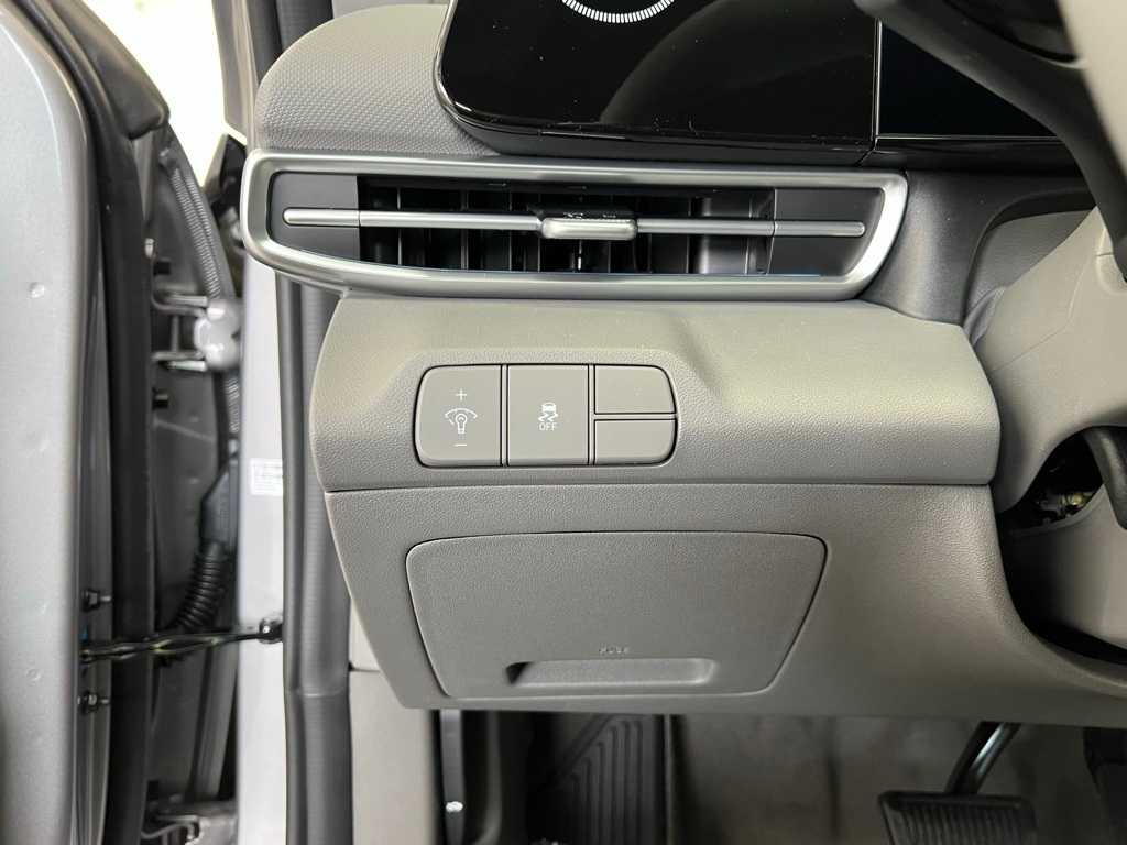 2025 Hyundai Elantra SEL Convenience photo 14