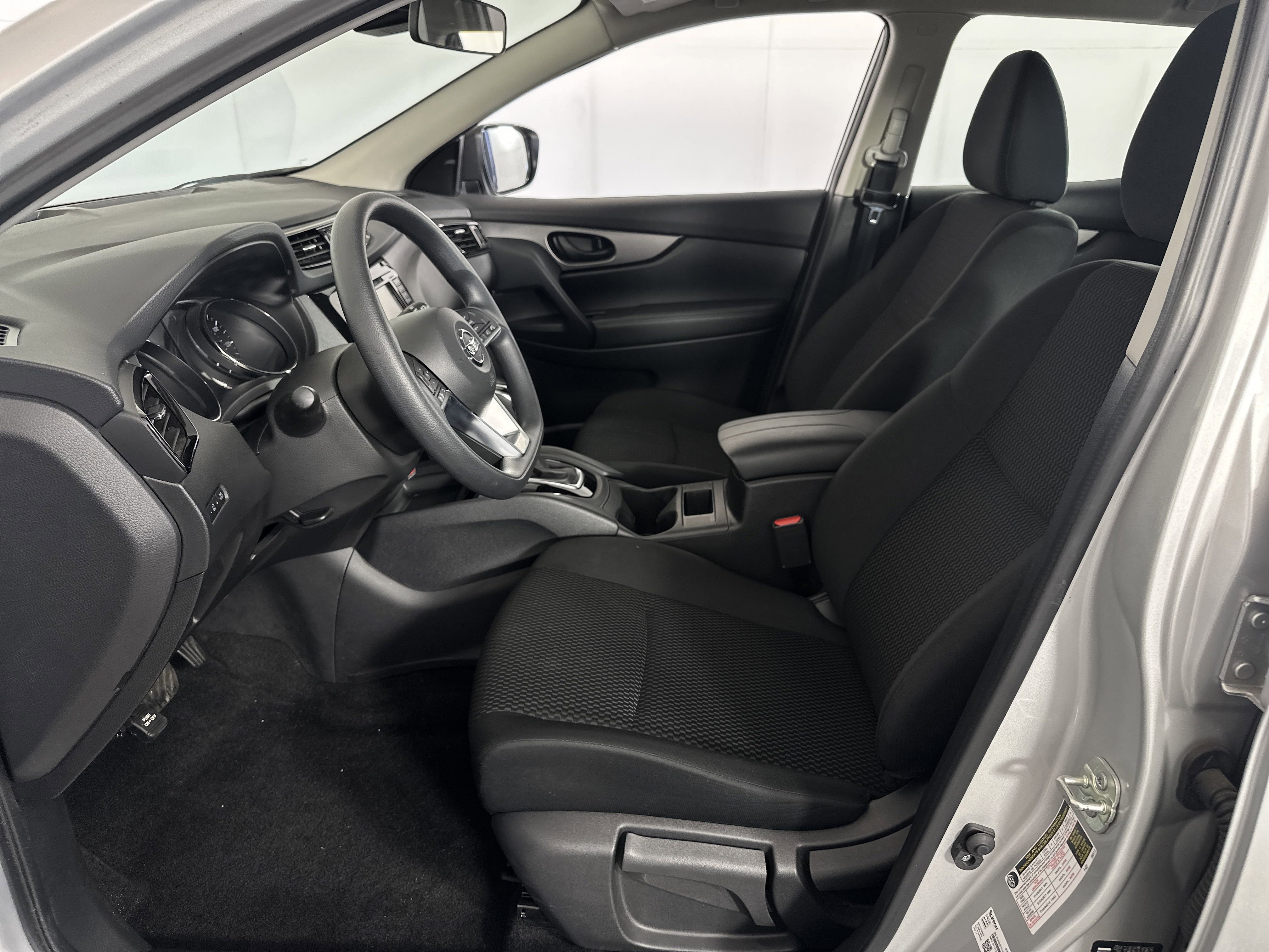2022 Nissan Rogue Sport S photo 3