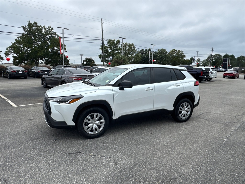 2022 Toyota Corolla Cross L photo 6