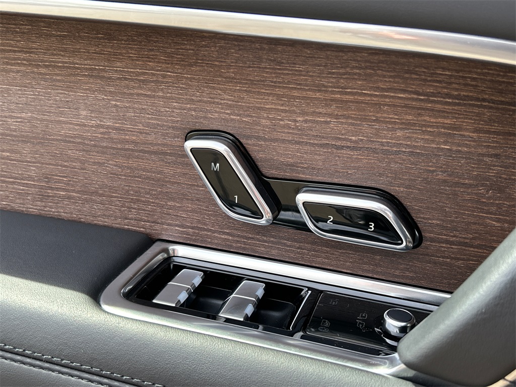 2023 Land Rover Range Rover SE photo 19