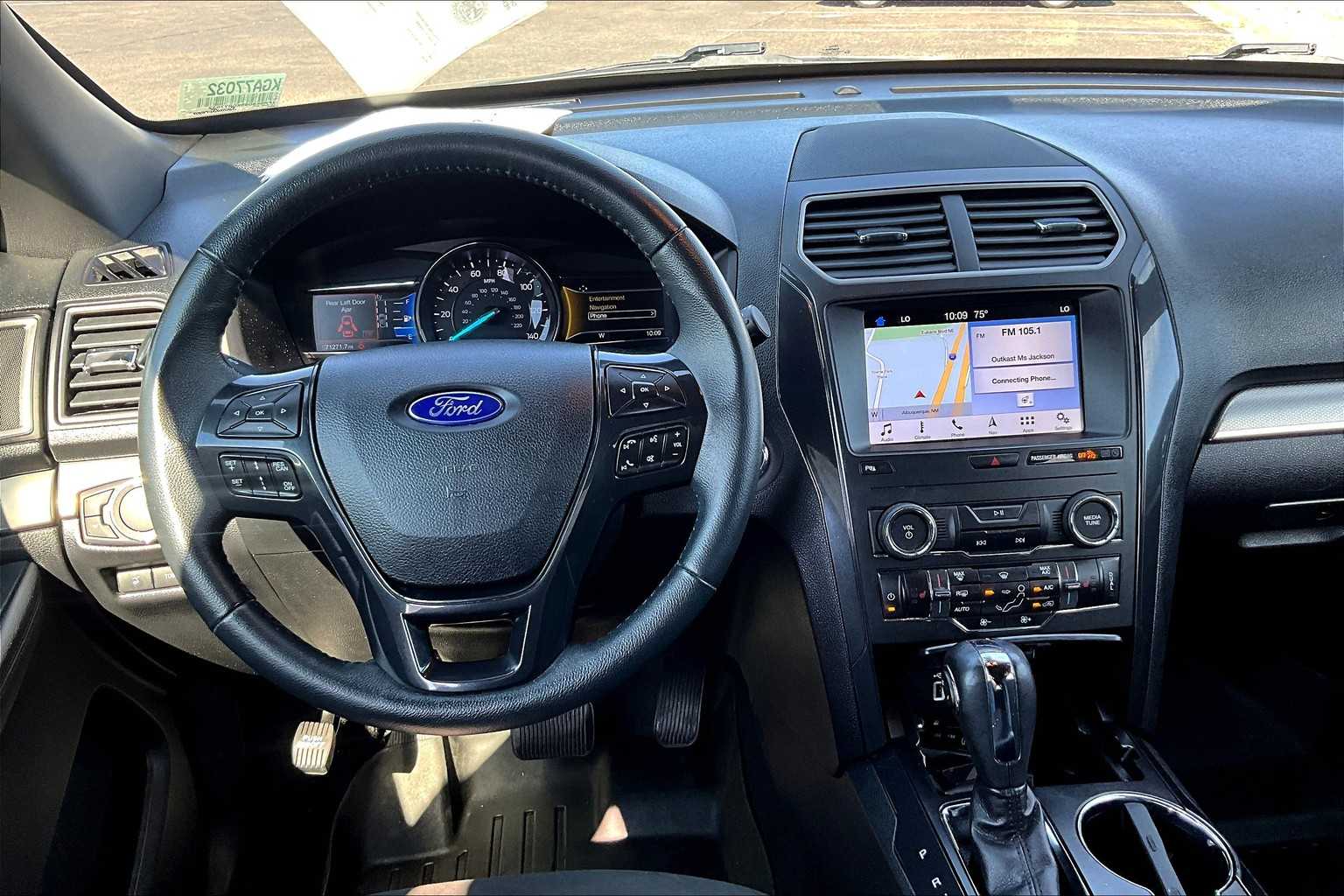 2019 Ford Explorer XLT photo 2