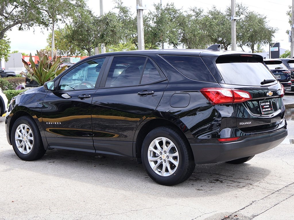 2021 Chevrolet Equinox LS photo 2
