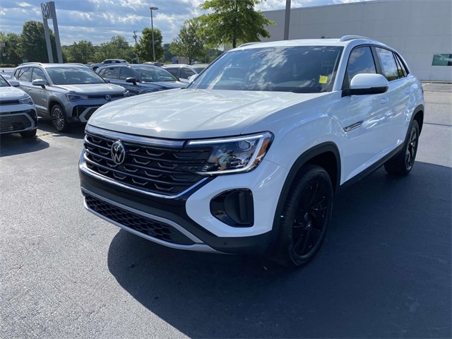 2025 Volkswagen Atlas Cross Sport SE Technology photo 3