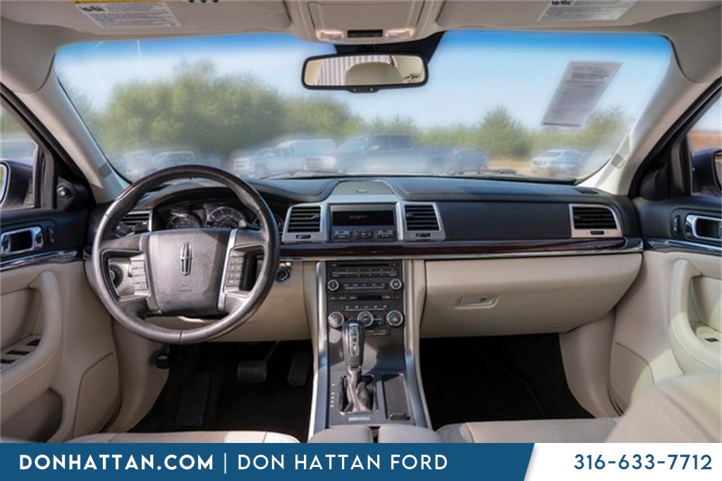 2012 Lincoln MKS photo 3