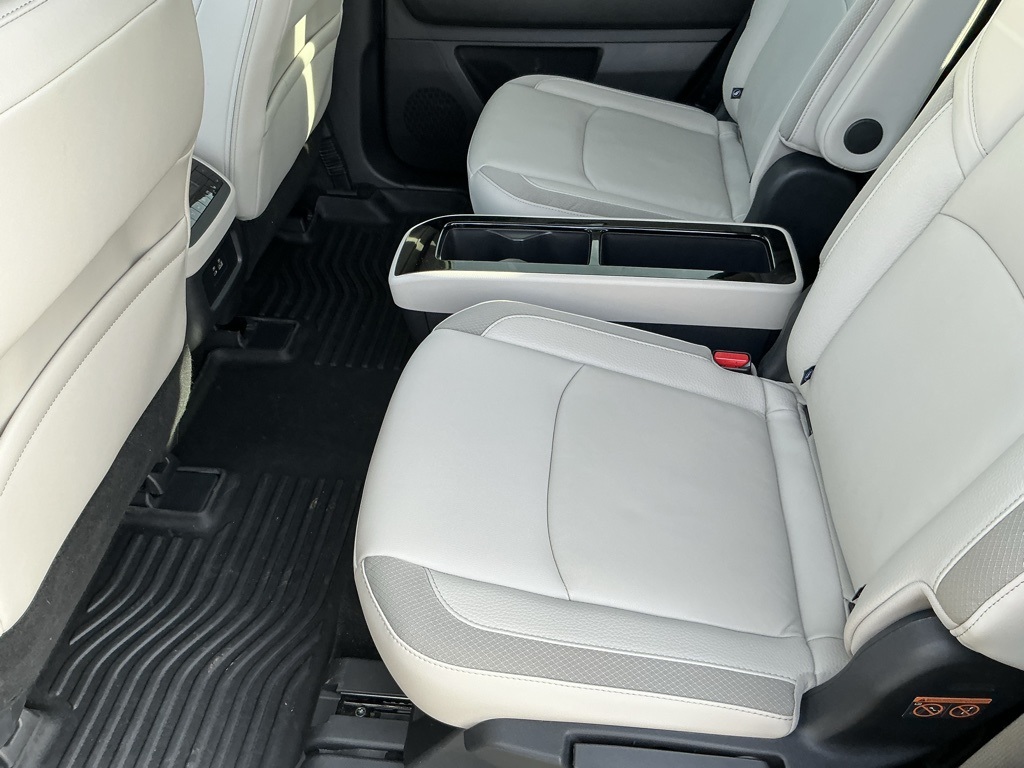 2024 Nissan Pathfinder SL photo 4