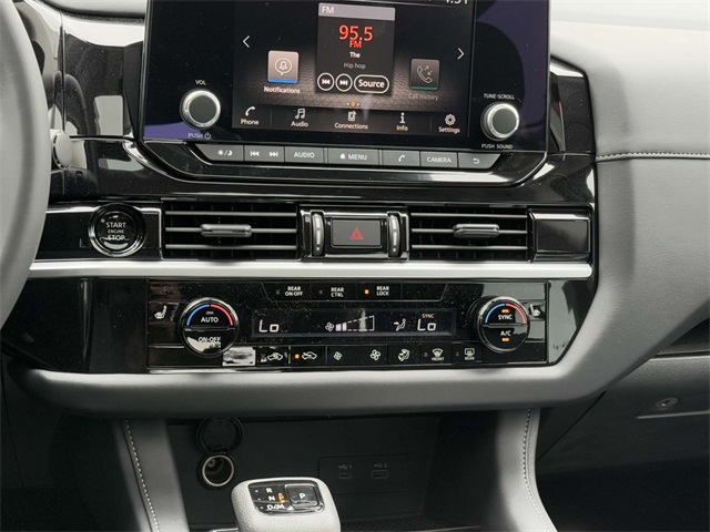 2025 Nissan Pathfinder SV photo 9