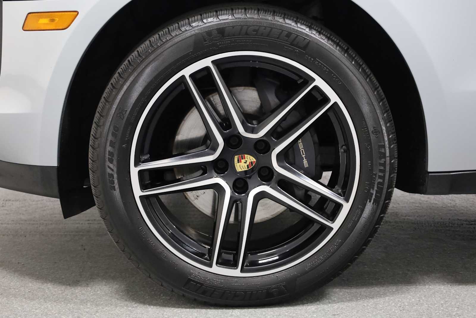 2021 Porsche Macan Base photo 37