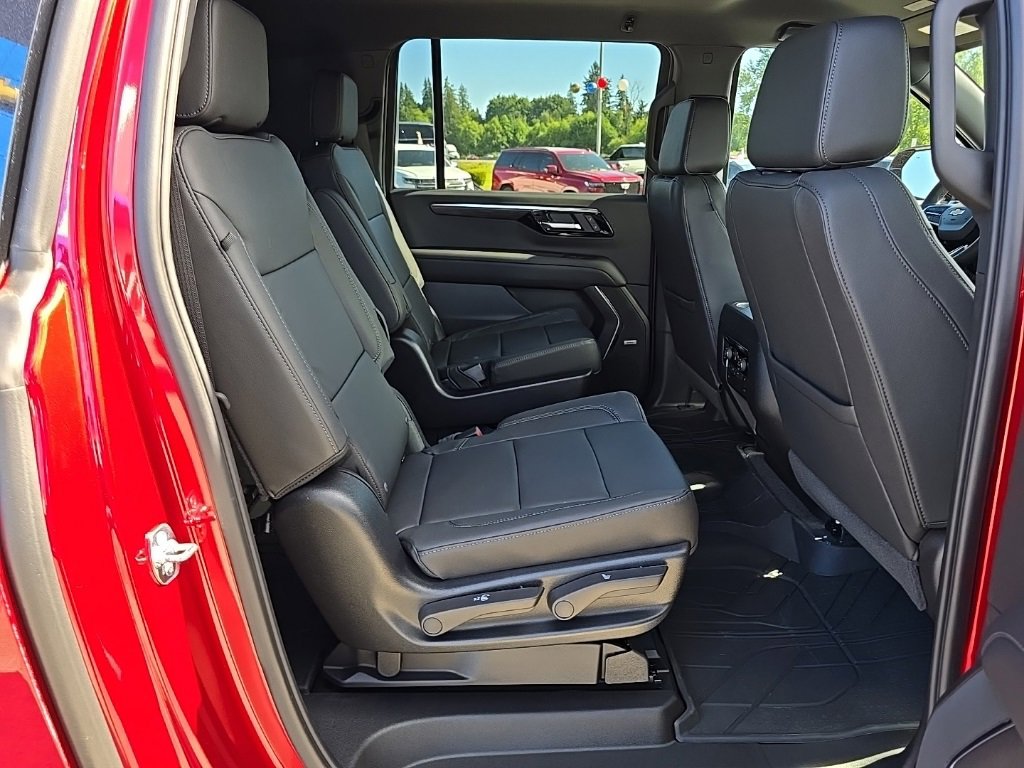 2025 Chevrolet Suburban LT photo 32