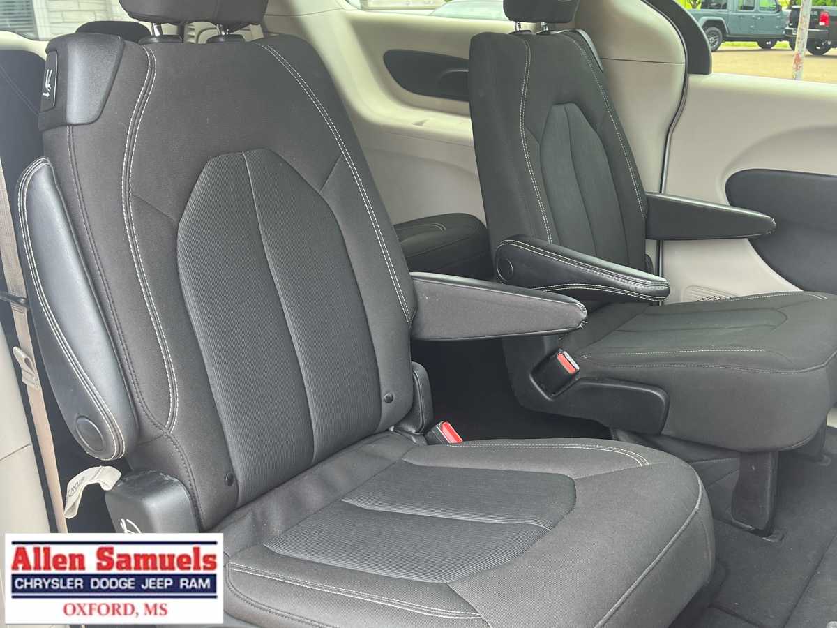 2023 Chrysler Voyager LX photo 21