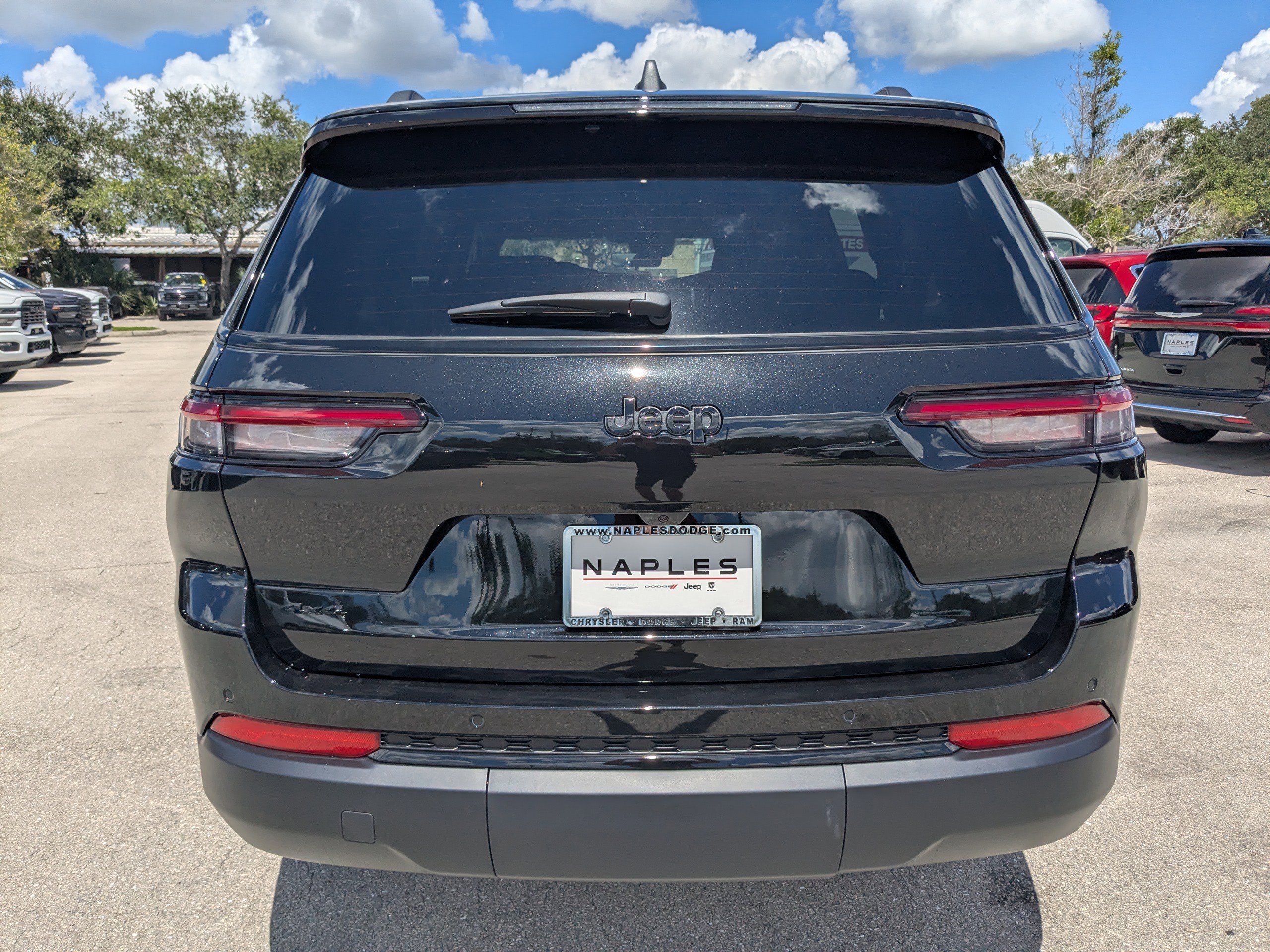 2025 Jeep Grand Cherokee Altitude photo 4