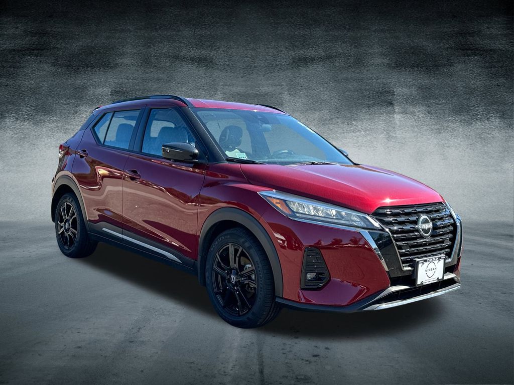 2022 Nissan Kicks SR photo 5