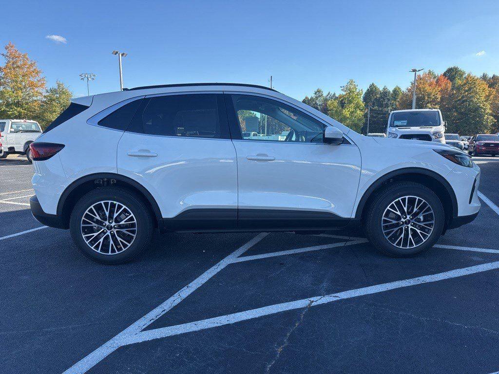 2025 Ford Escape Plug-In Hybrid photo 8