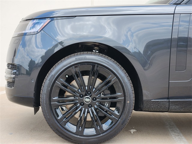 2025 Land Rover Range Rover SE photo 9