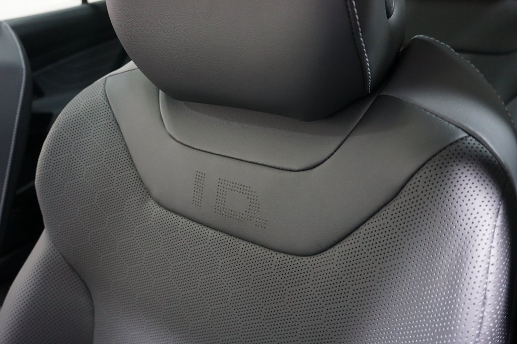 2025 Volkswagen ID.4 Pro Plus photo 12