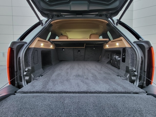 2025 Land Rover Range Rover SE photo 5