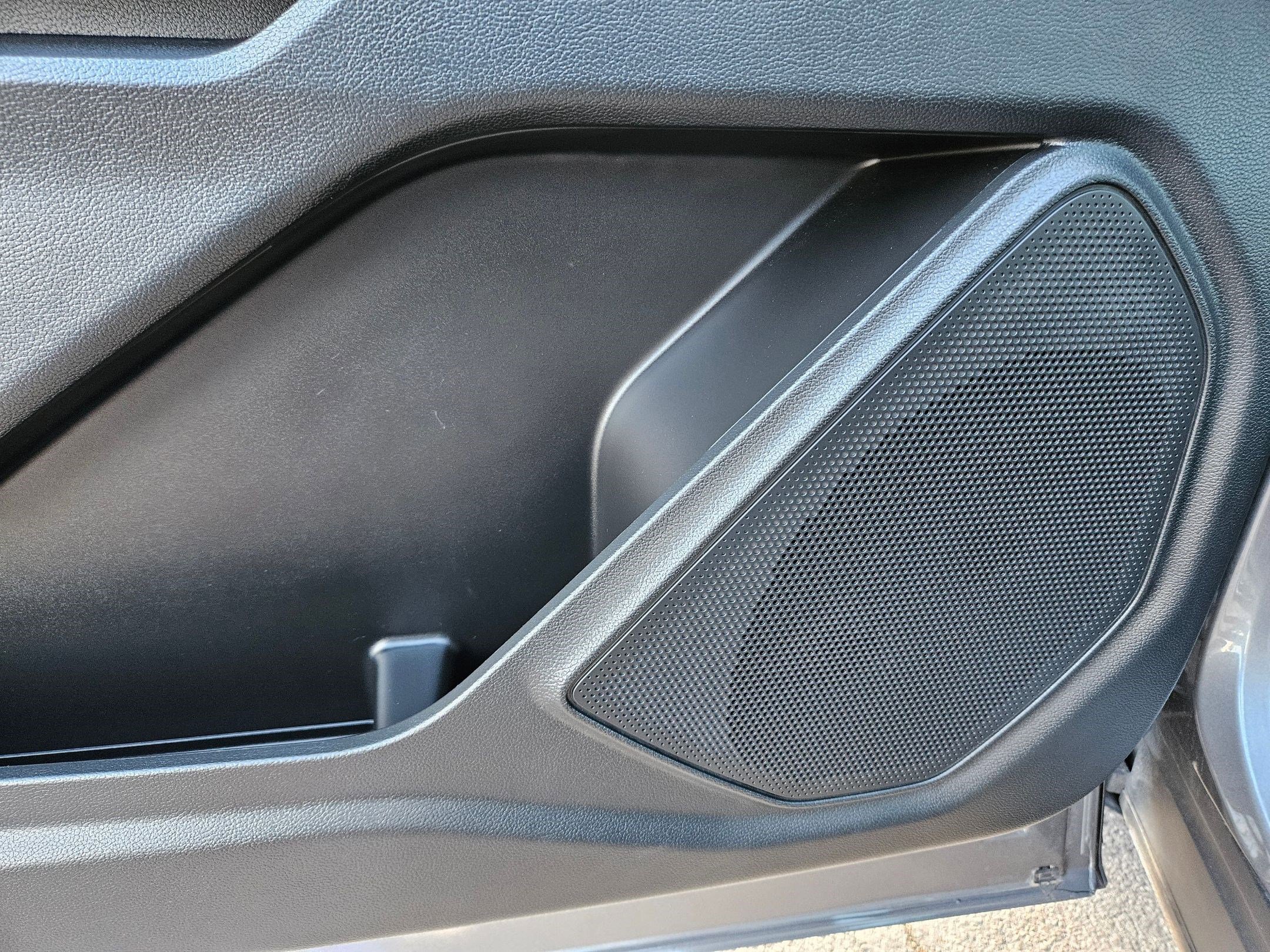 2023 Ford Explorer ST photo 11