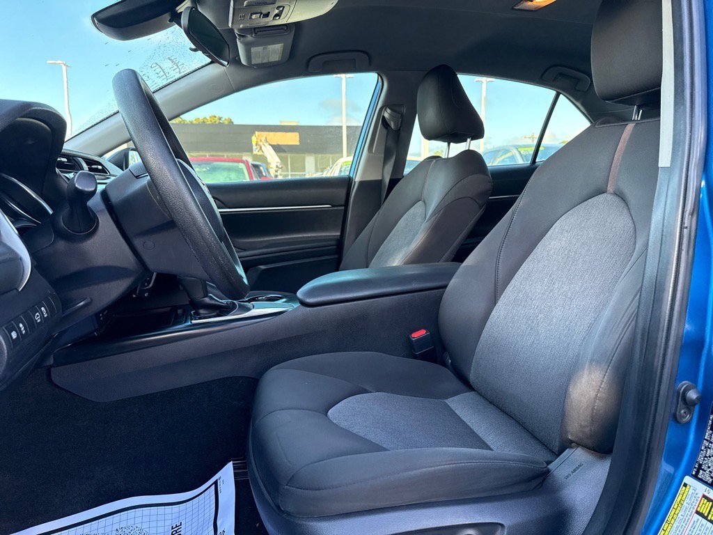 2019 Toyota Camry SE XLE photo 12