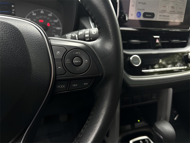 2024 Toyota Corolla Cross LE photo 14
