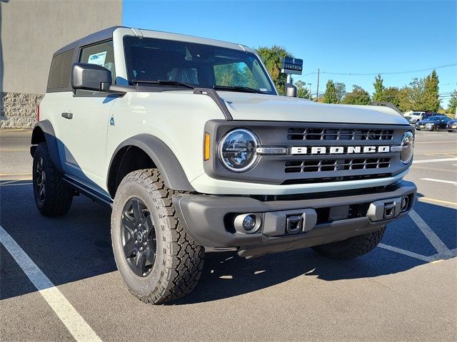 2024 Ford Bronco Black Diamond photo 3