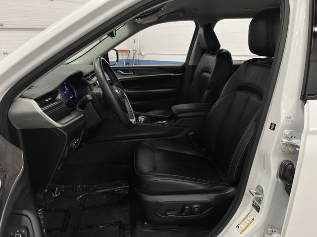2021 Jeep Grand Cherokee L photo 3