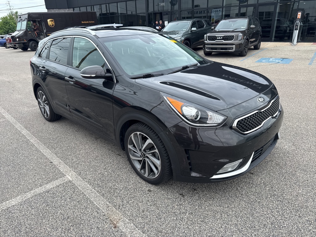 Used 2018 Kia Niro Touring with VIN KNDCE3LC5J5110858 for sale in Conshohocken, PA
