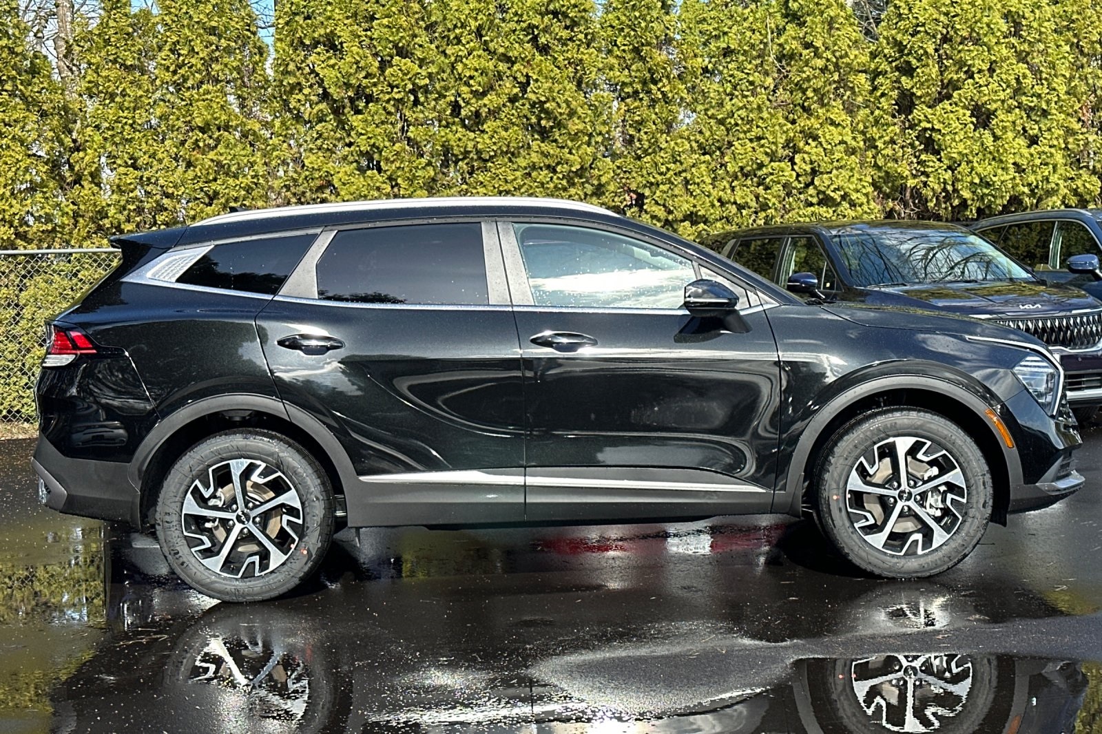 2025 Kia Sportage EX photo 2