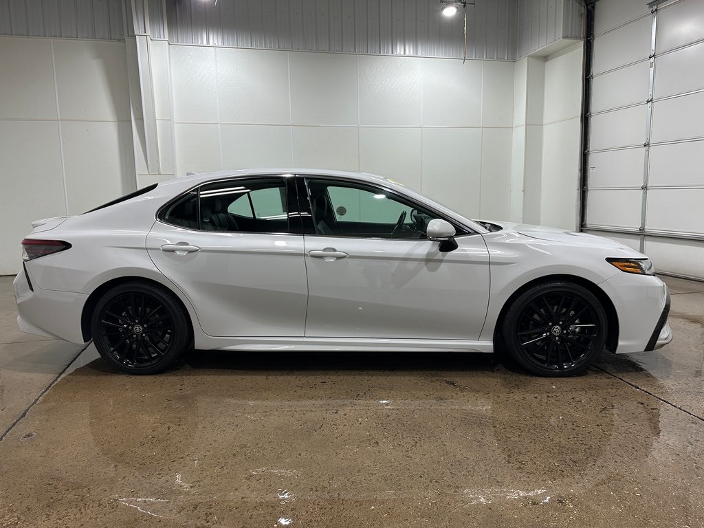 2023 Toyota Camry Hybrid XSE photo 2