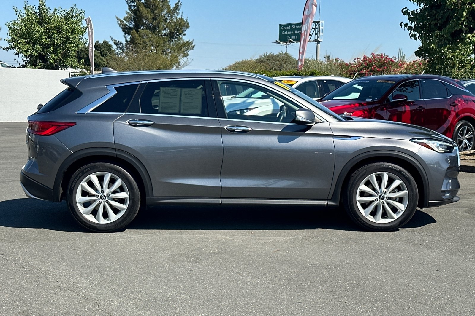 2019 Infiniti QX50 Luxe photo 3