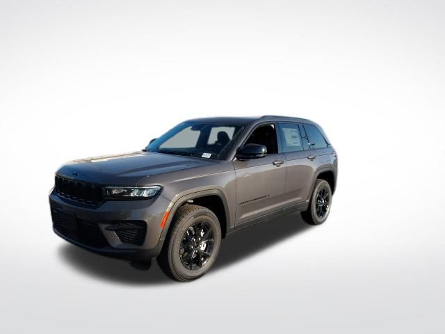 2025 Jeep Grand Cherokee Laredo Altitude photo 4