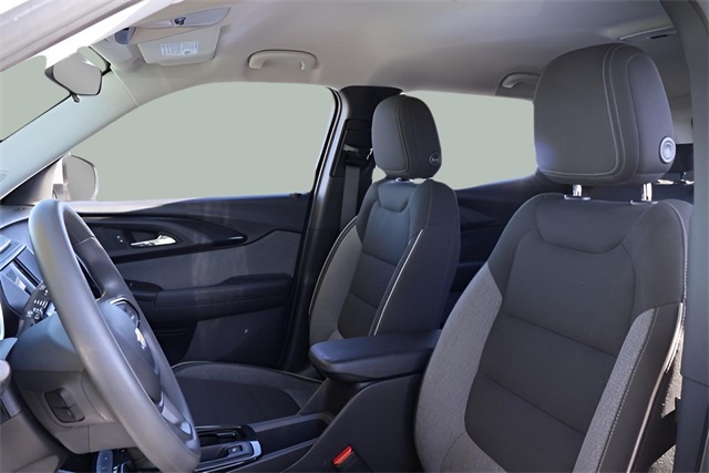 2022 Chevrolet Trailblazer LT photo 2