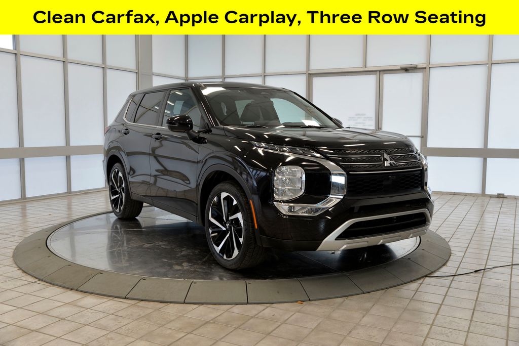 2024 Mitsubishi Outlander SE's photo