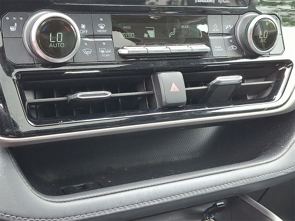 2022 Toyota Highlander XLE photo 17