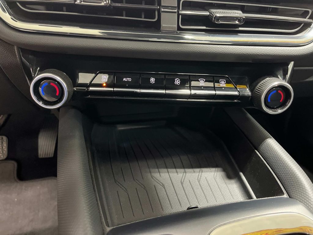 2024 Chevrolet Equinox EV 3LT photo 23