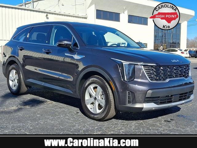 2025 Kia Sorento LX's photo