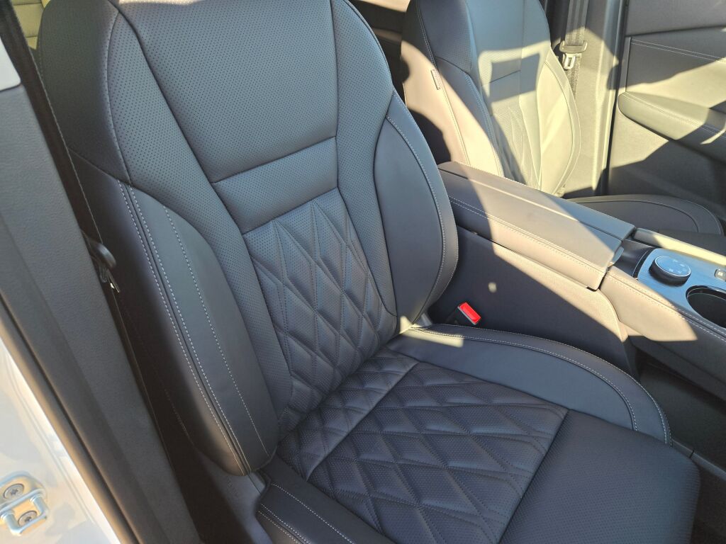 2026 Nissan Rogue Platinum photo 3