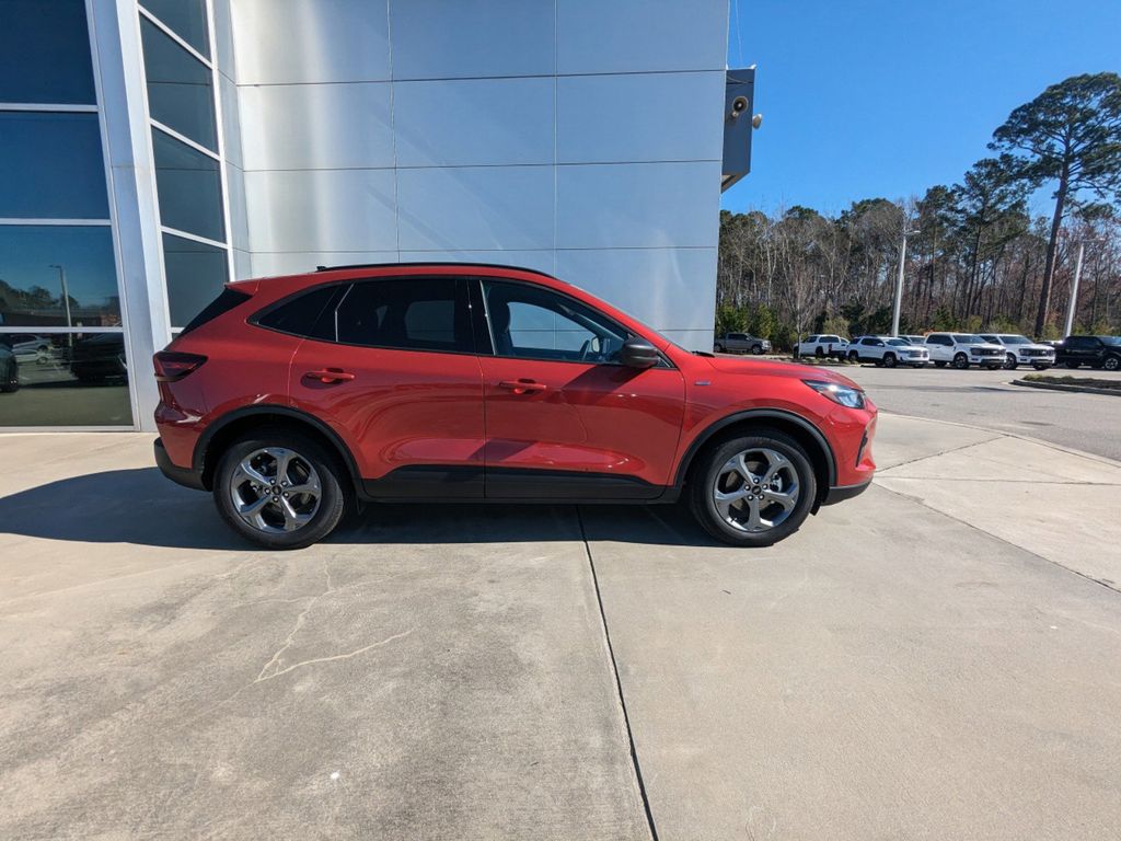 2025 Ford Escape ST-Line photo 2