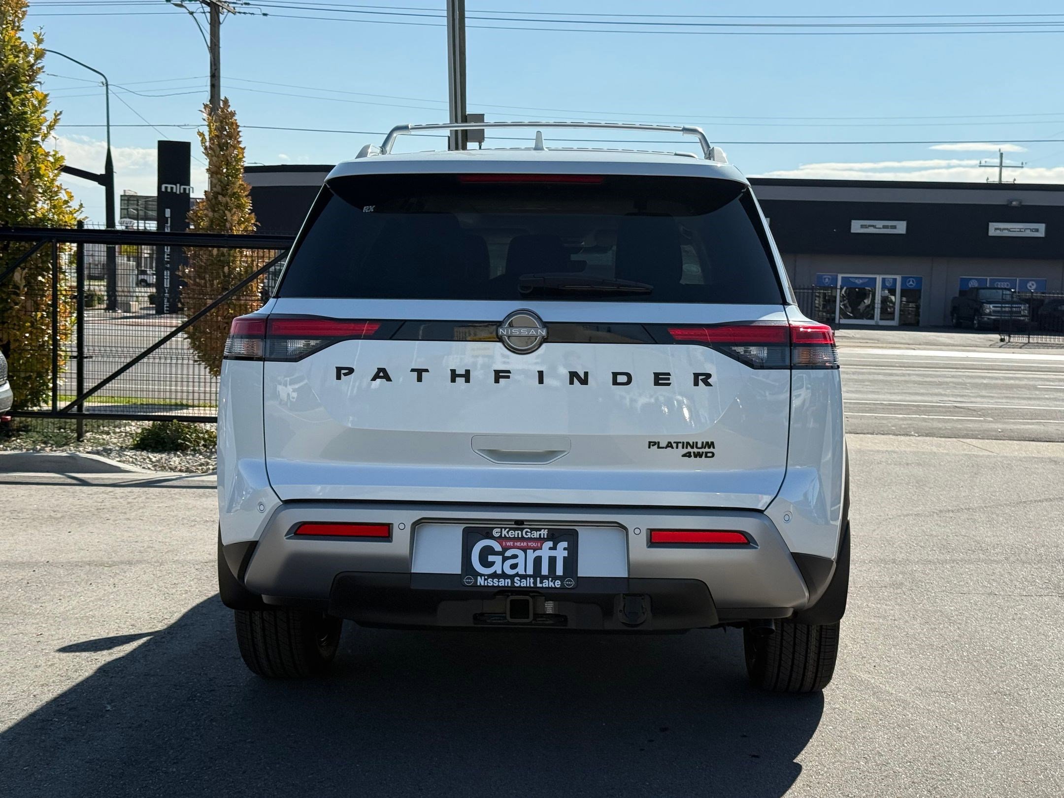 2025 Nissan Pathfinder Platinum photo 4