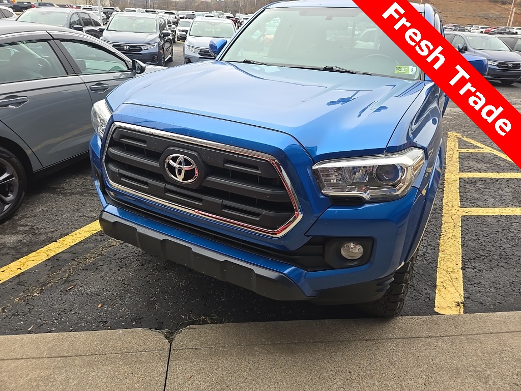 2017 Toyota Tacoma SR5 photo 3