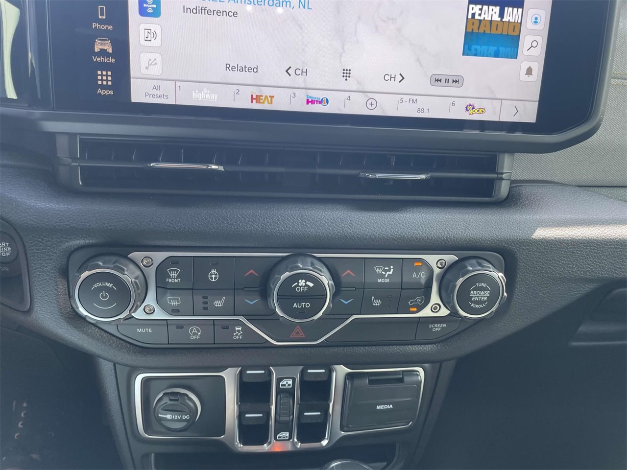 2025 Jeep Wrangler Sport S photo 17