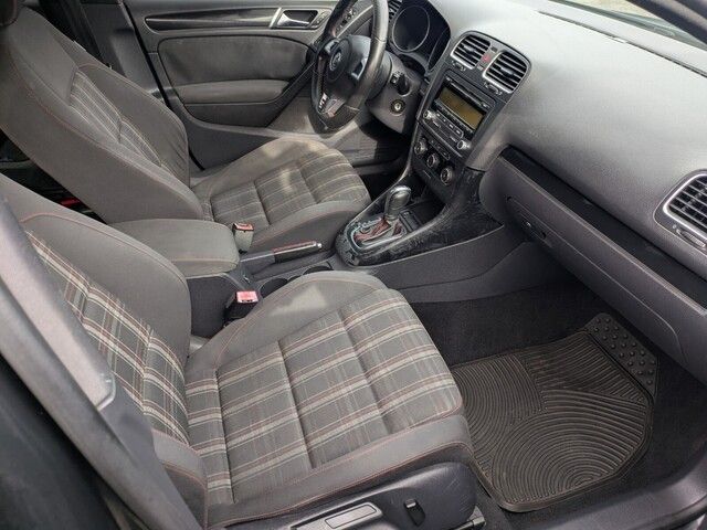 2011 Volkswagen Golf GTI photo 26