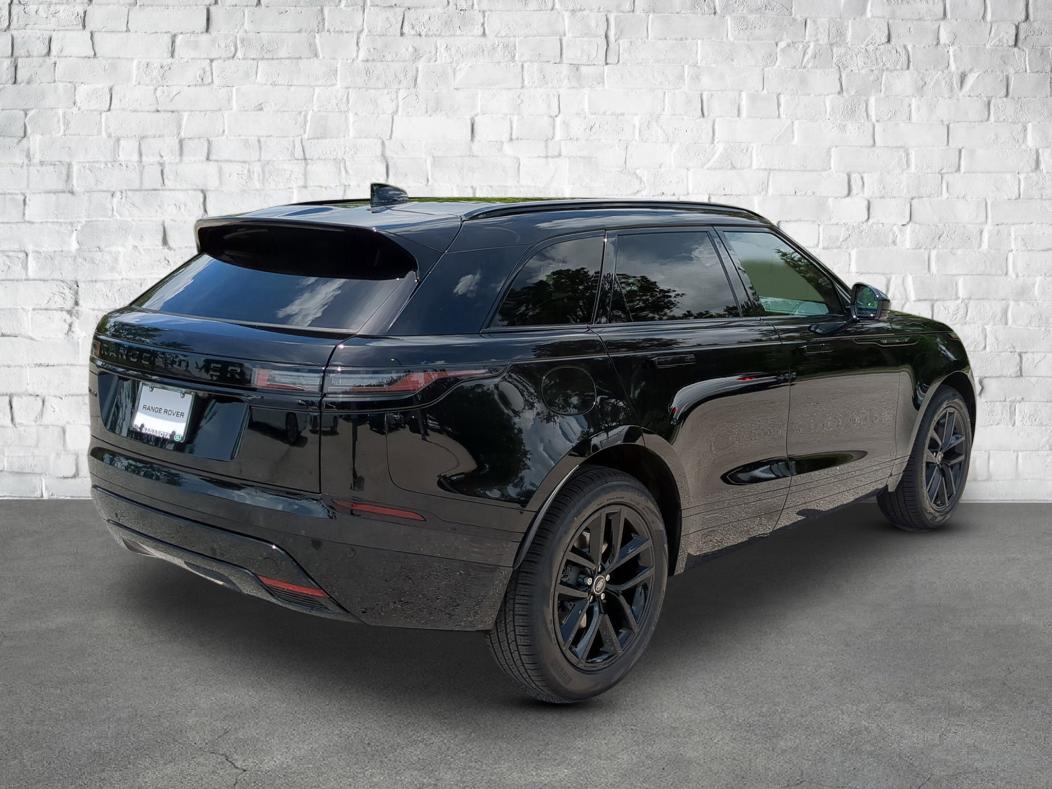 2026 Land Rover Range Rover Velar SE photo 5