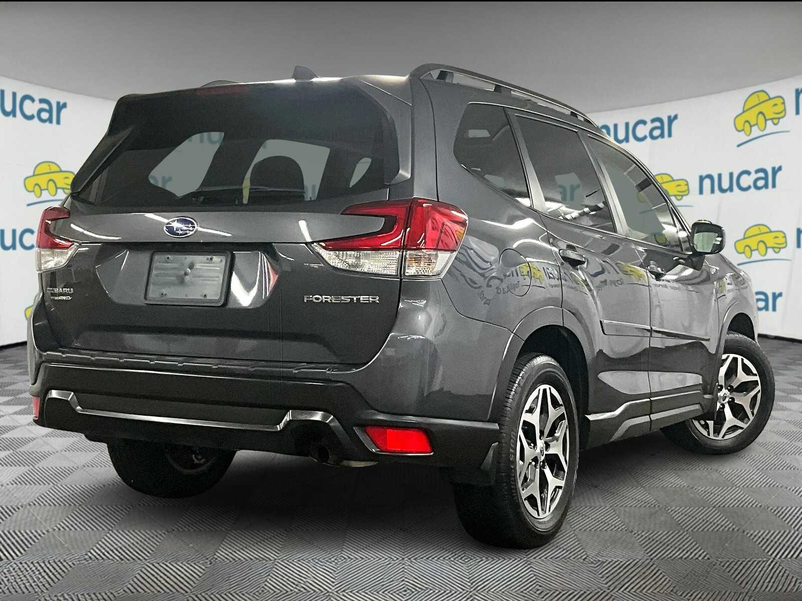 2023 Subaru Forester Premium photo 4