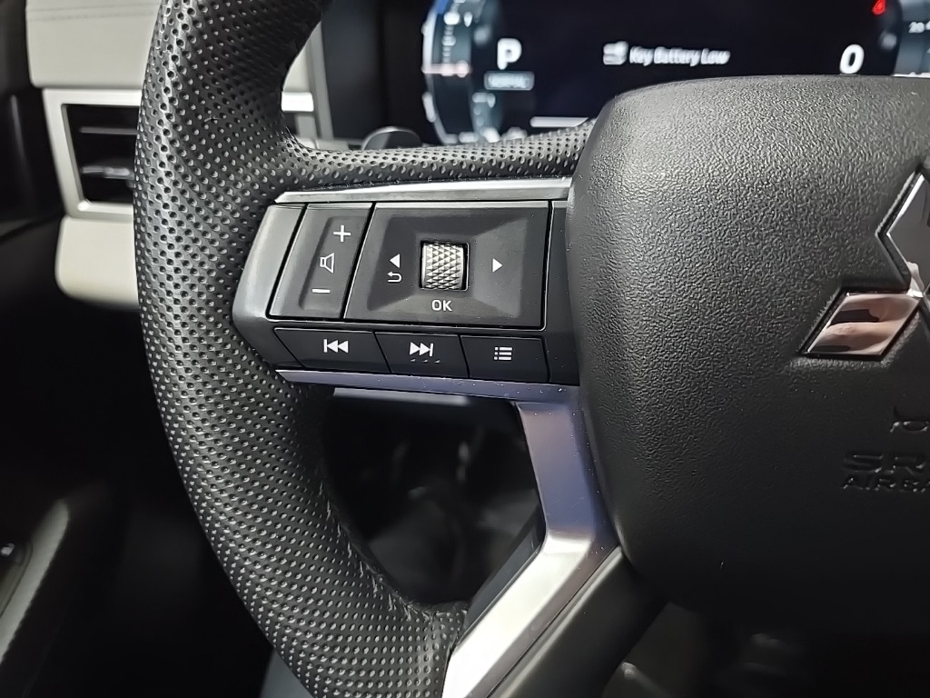 2023 Mitsubishi Outlander PHEV SEL photo 18