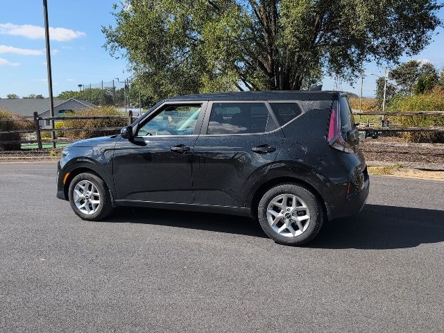 2023 Kia Soul LX photo 4