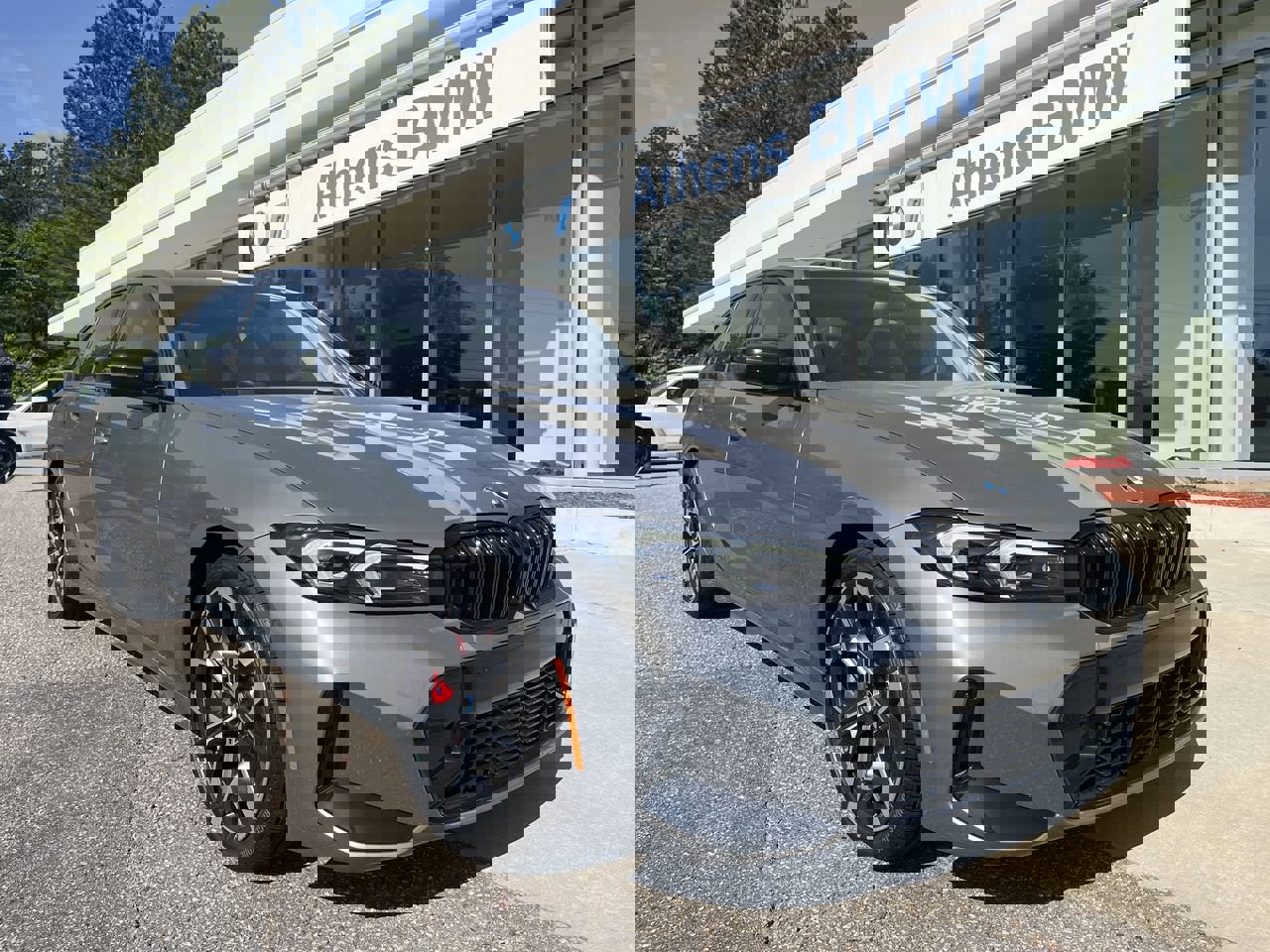 2025 BMW 3 Series 330i's photo