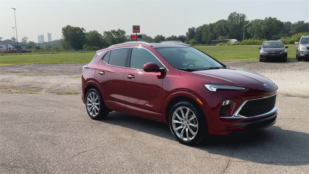 2024 Buick Encore GX Avenir photo 2