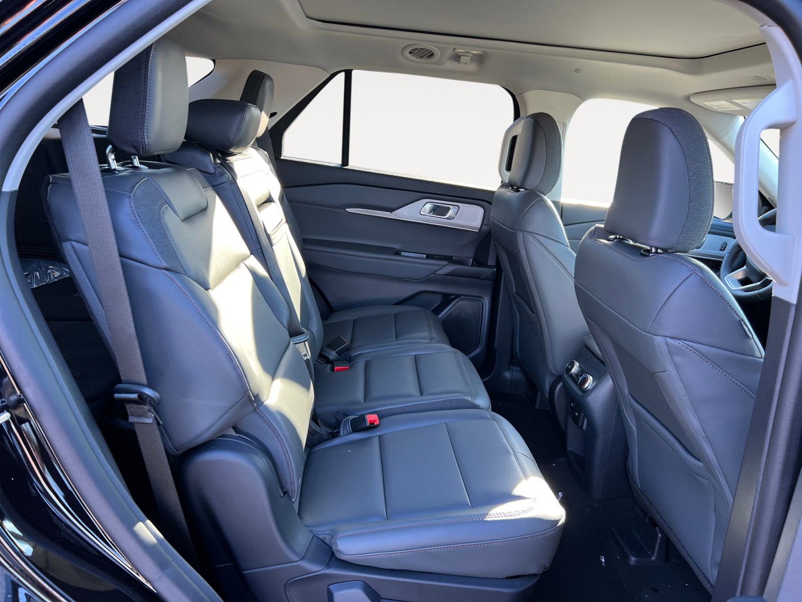 2025 Ford Explorer photo 18