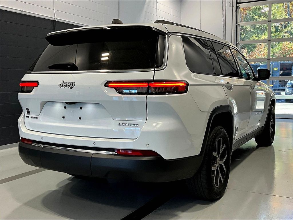 2023 Jeep Grand Cherokee Limited photo 4